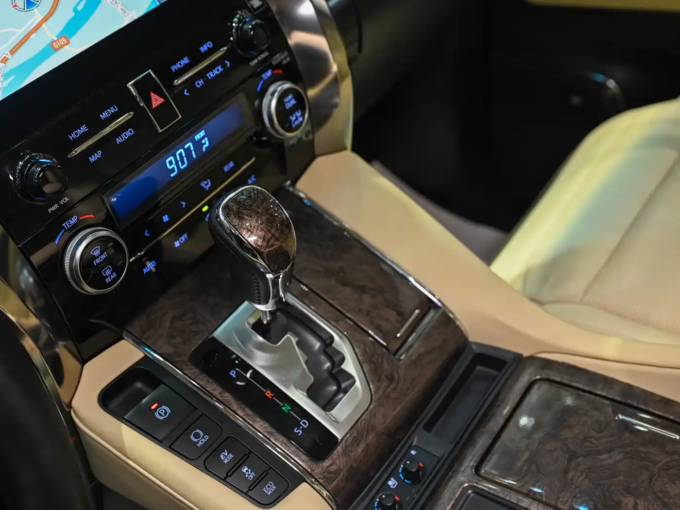 Toyota Alphard 2021 Hybrid 2.5L Premium фото 17