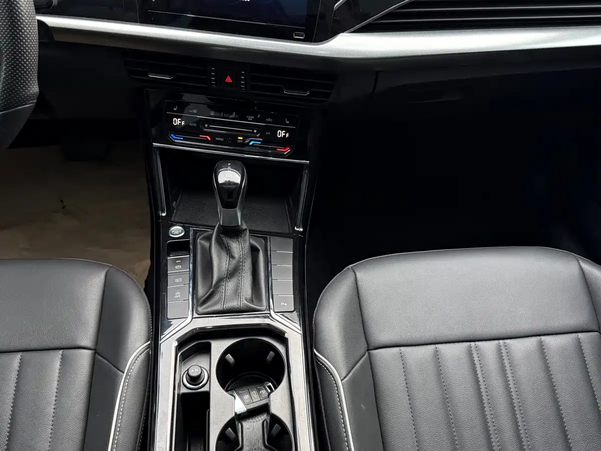 Volkswagen Passat 2022 330TSI Elite Edition фото 13