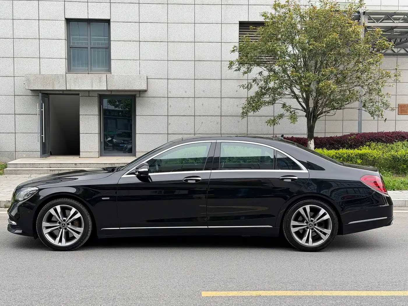 Mercedes-Benz S-Class 2020 S 350 L Premium Edition Collector's Version фото 15