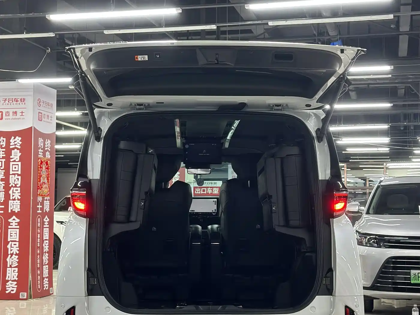 Toyota Vellfire 2024 Crown Hybrid 2.5L Executive Premium Edition фото 23