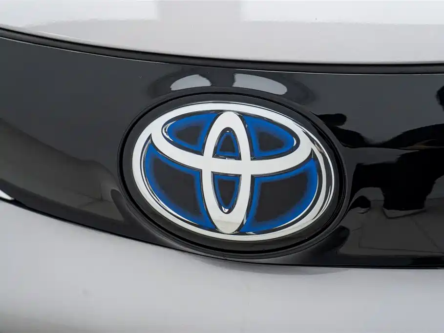 Toyota Sienna 2023 2.5L Hybrid Premium Edition фото 9