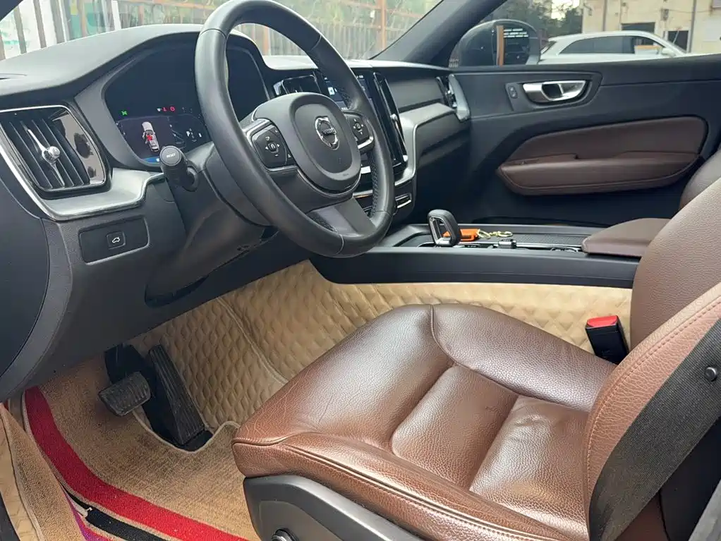 Фото 24 - Volvo XC60