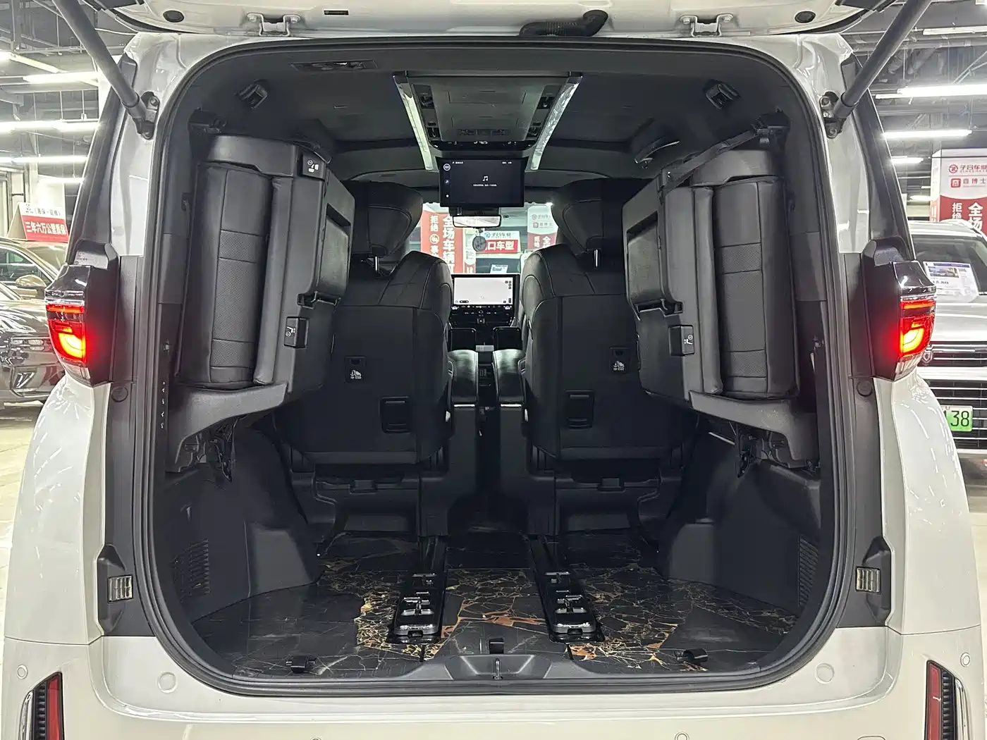 Toyota Vellfire 2024 Crown Hybrid 2.5L Executive Premium Edition фото 21