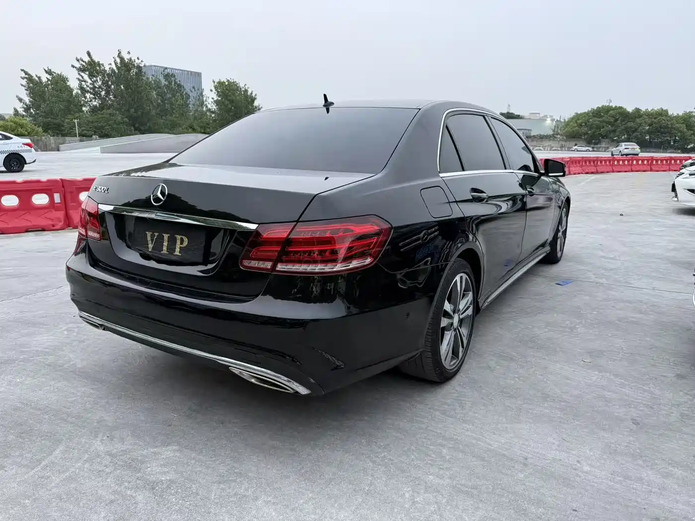 Mercedes-Benz E-Class 2013 E 300 L Fashion фото 9