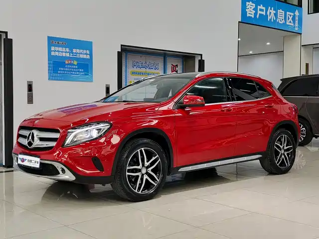 MERCEDES-BENZ GLA