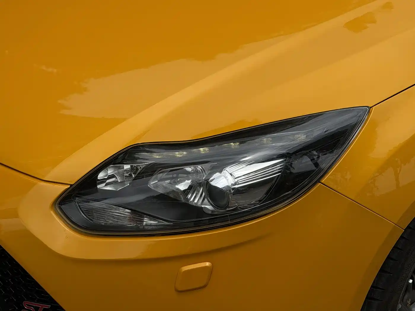 Ford Focus (Import) 2013 2.0T ST Orange Edition фото 7