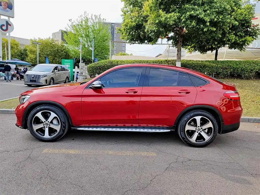 Mercedes-Benz GLC Coupe 2018 GLC 200 4MATIC Coupe SUV фото 3