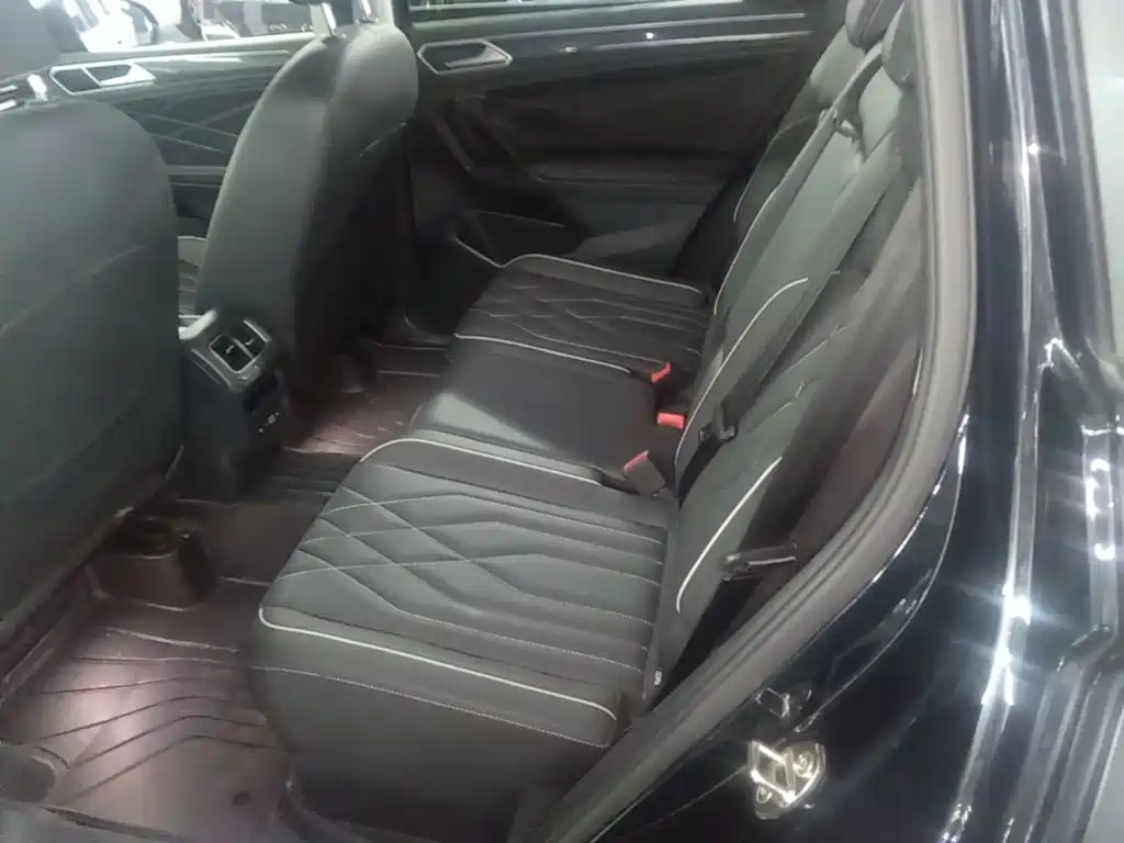 Фото 17 - Volkswagen Tiguan L
