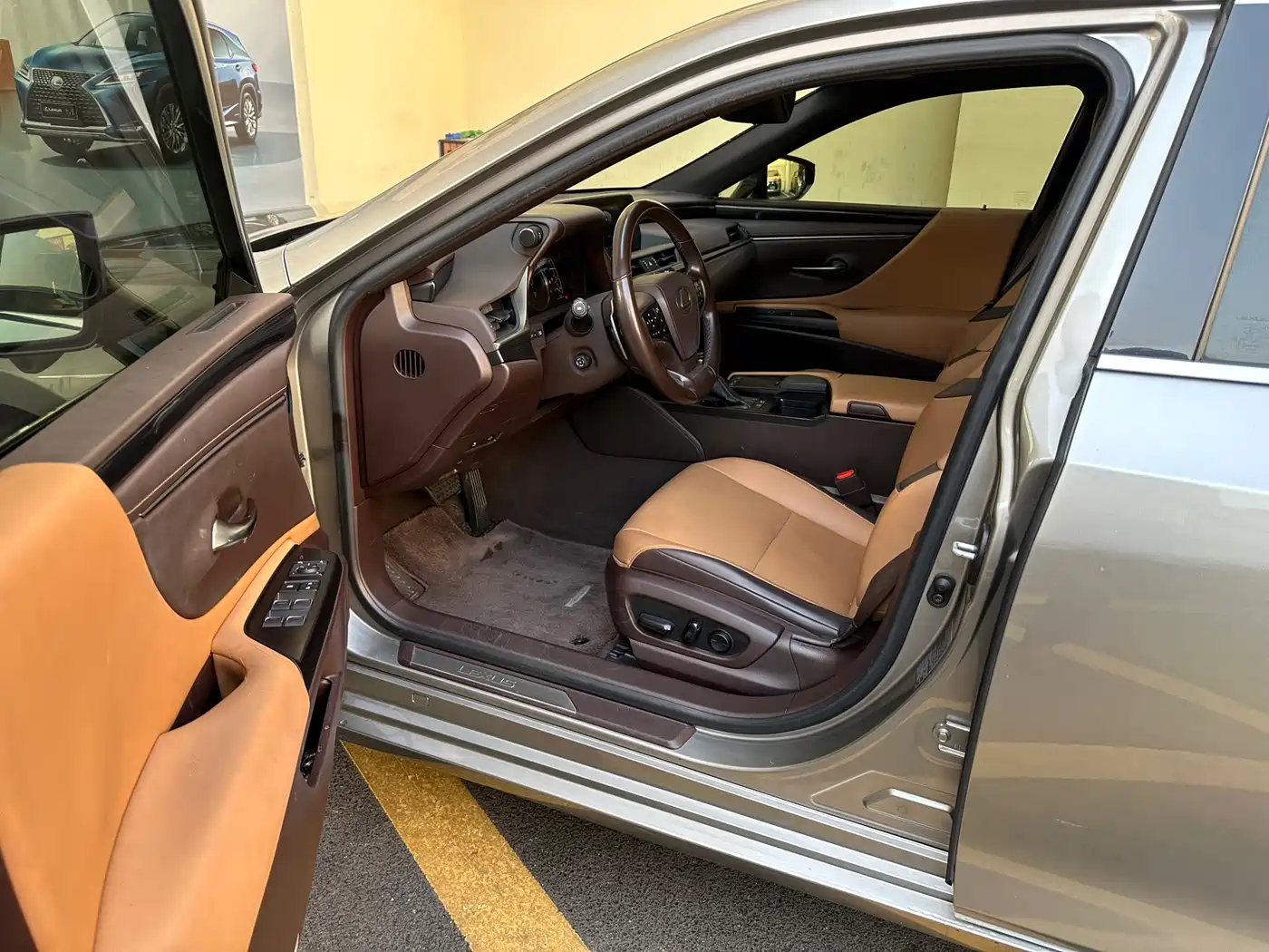 Lexus ES 2020 Model 300h Excellence Edition China V фото 13