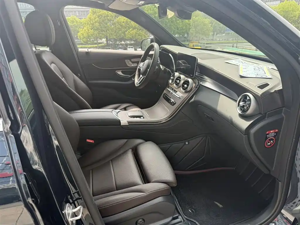 MERCEDES-BENZ GLC