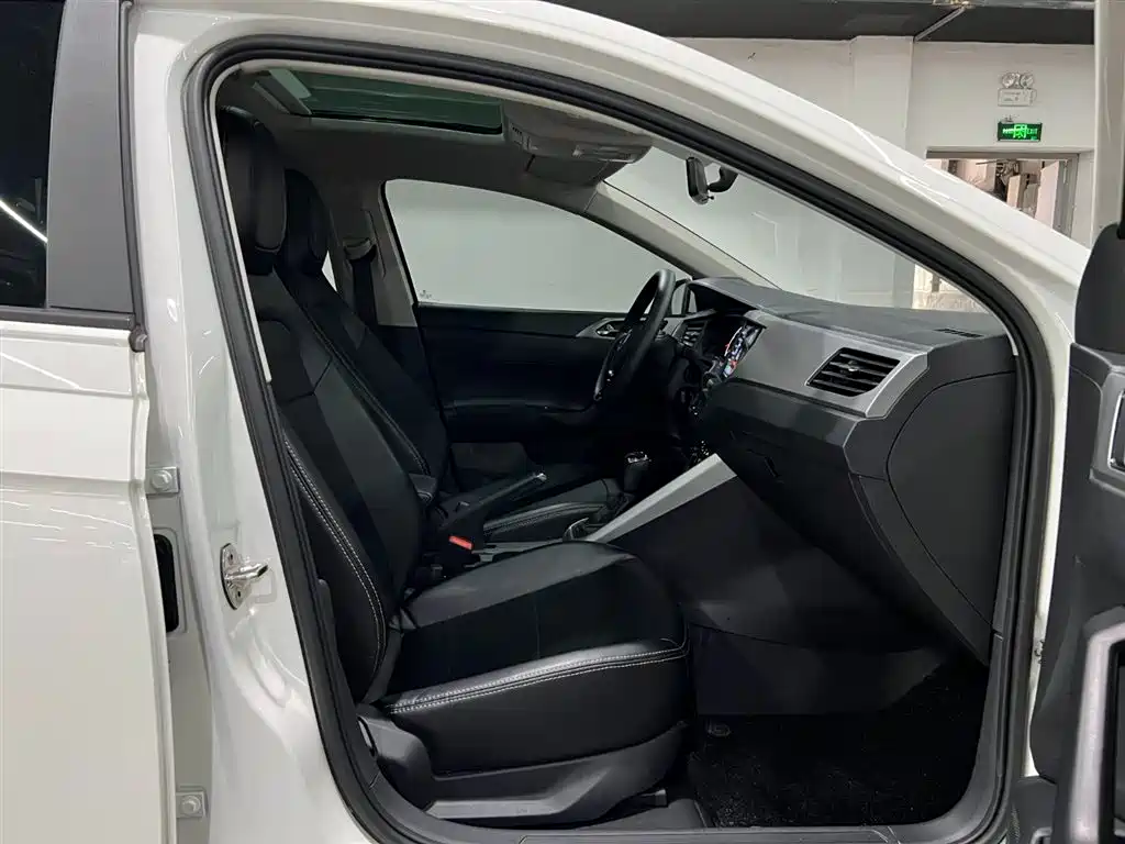Volkswagen Polo 2021 Plus 1.5L Automatic Panorama Enjoyment Edition фото 17