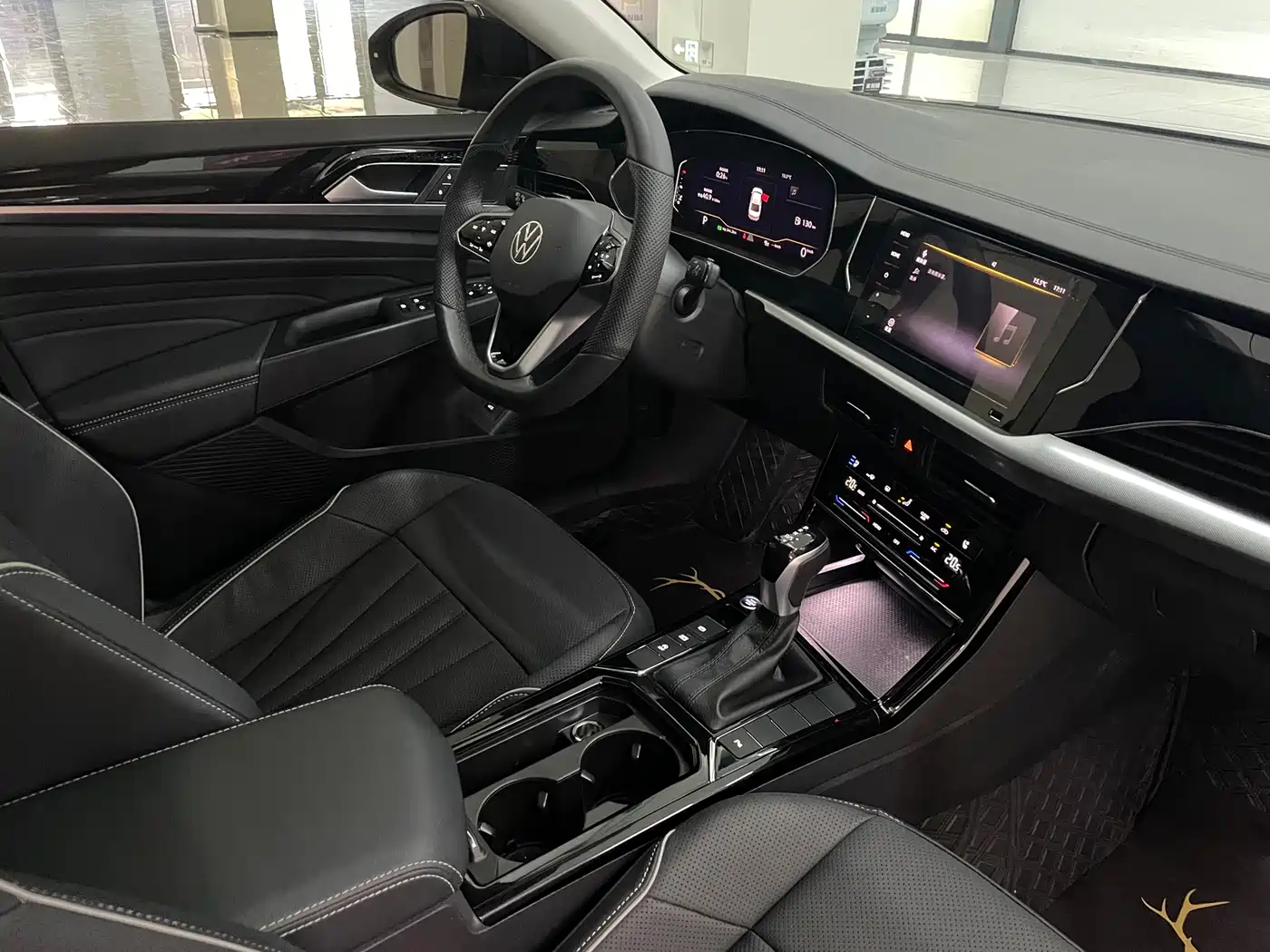 Volkswagen Passat 2024 380TSI Elite Edition фото 14