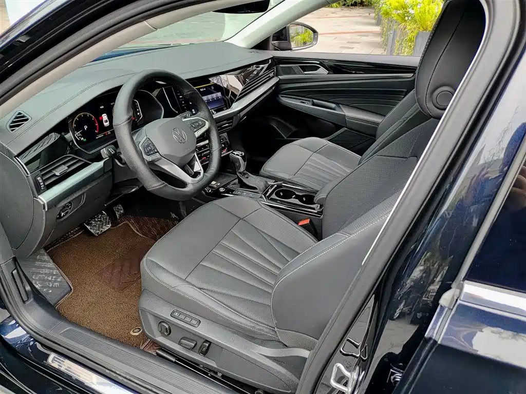 Volkswagen Passat 2025 Outstanding 330TSI Elite Edition фото 7