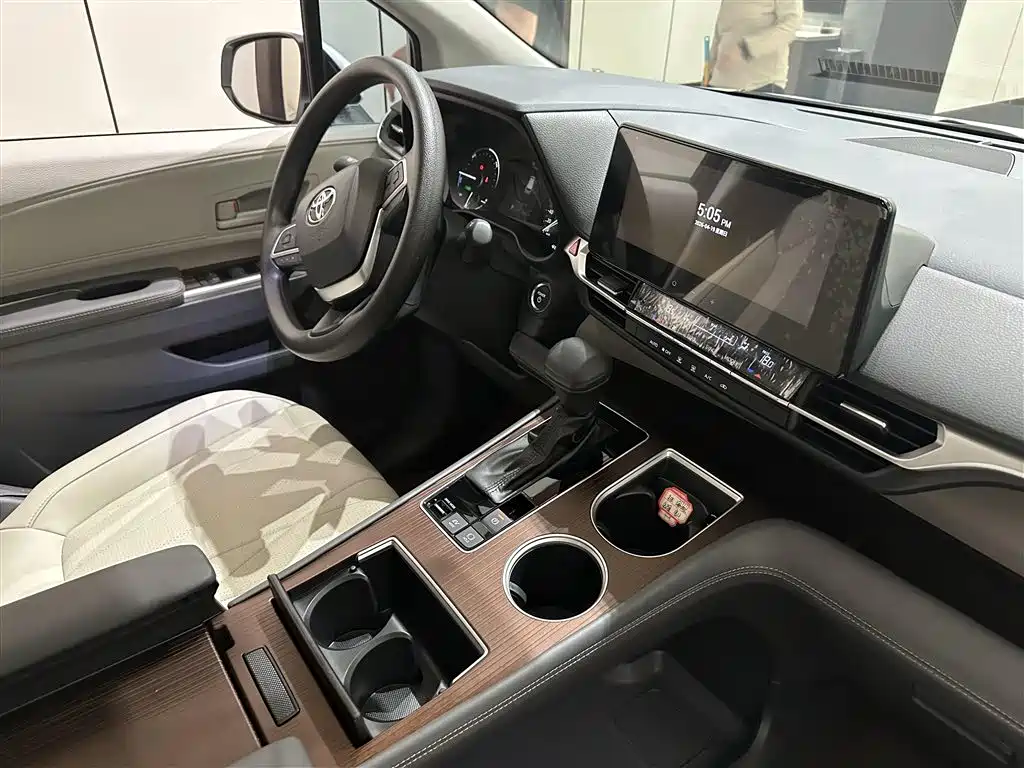 TOYOTA SIENNA