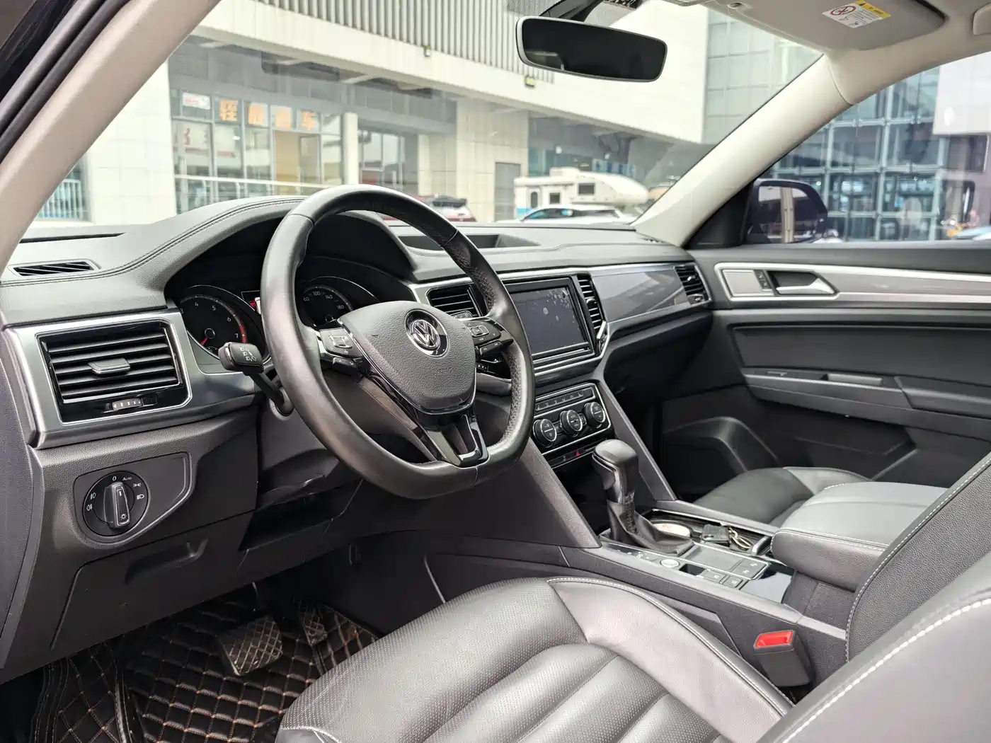Volkswagen Teramont 2019 330TSI 2WD Luxury China VI фото 5