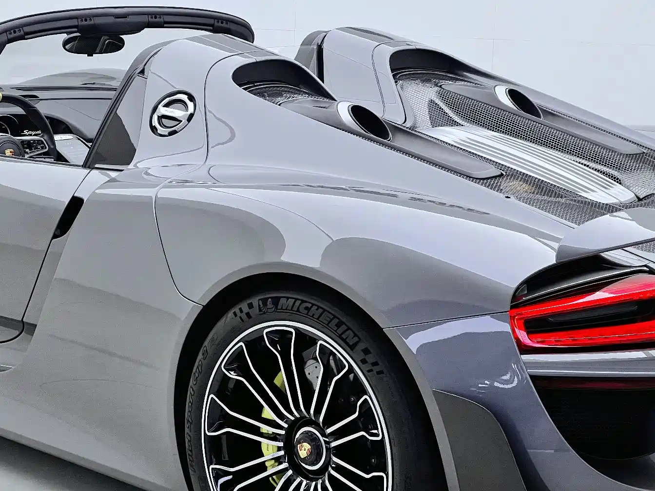 Porsche 918 Spyder 2015 2014 4.6L