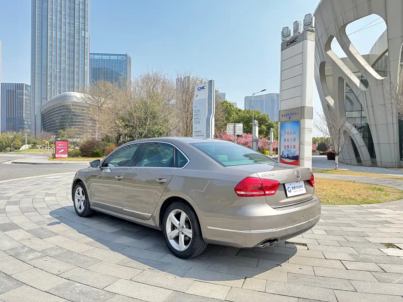 Volkswagen Passat 2014 1.8TSI DSG Executive Edition фото 8