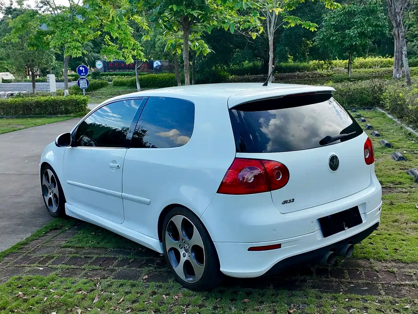 Volkswagen Golf (Import) 2006 GTI 2.0T 3-Door фото 21