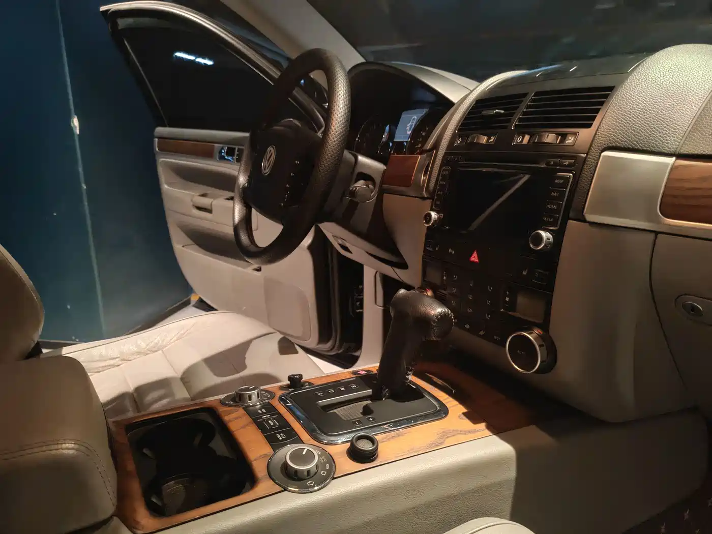 Volkswagen Touareg 2007 4.2L Premium фото 23