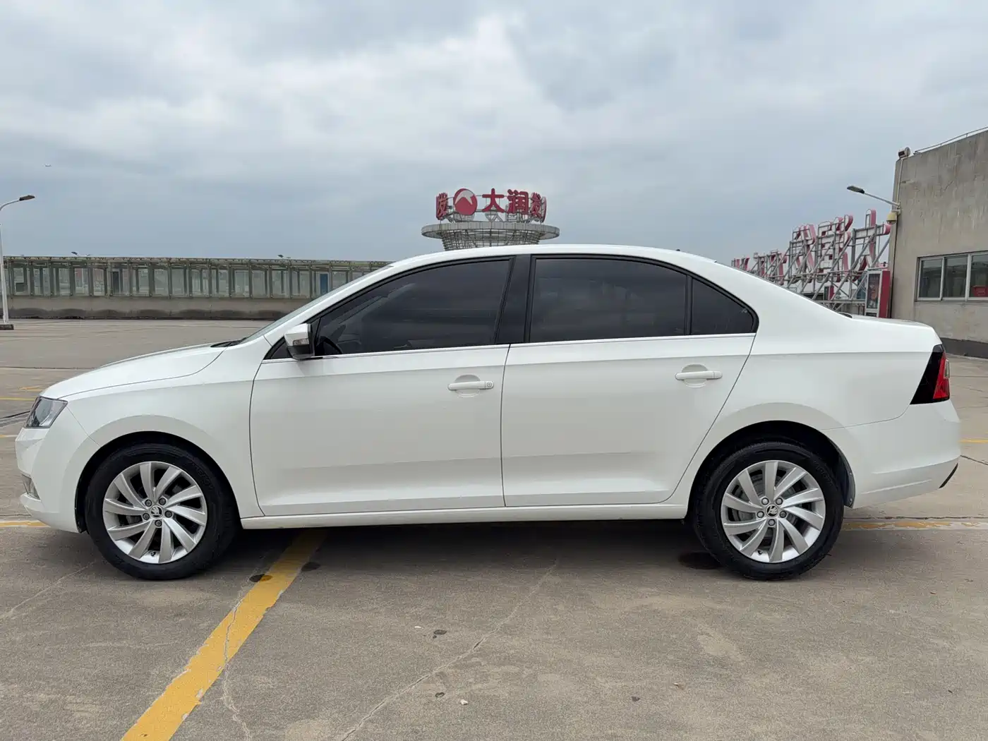 Škoda Rapid 2018 1.6L Automatic Comfort Edition фото 7