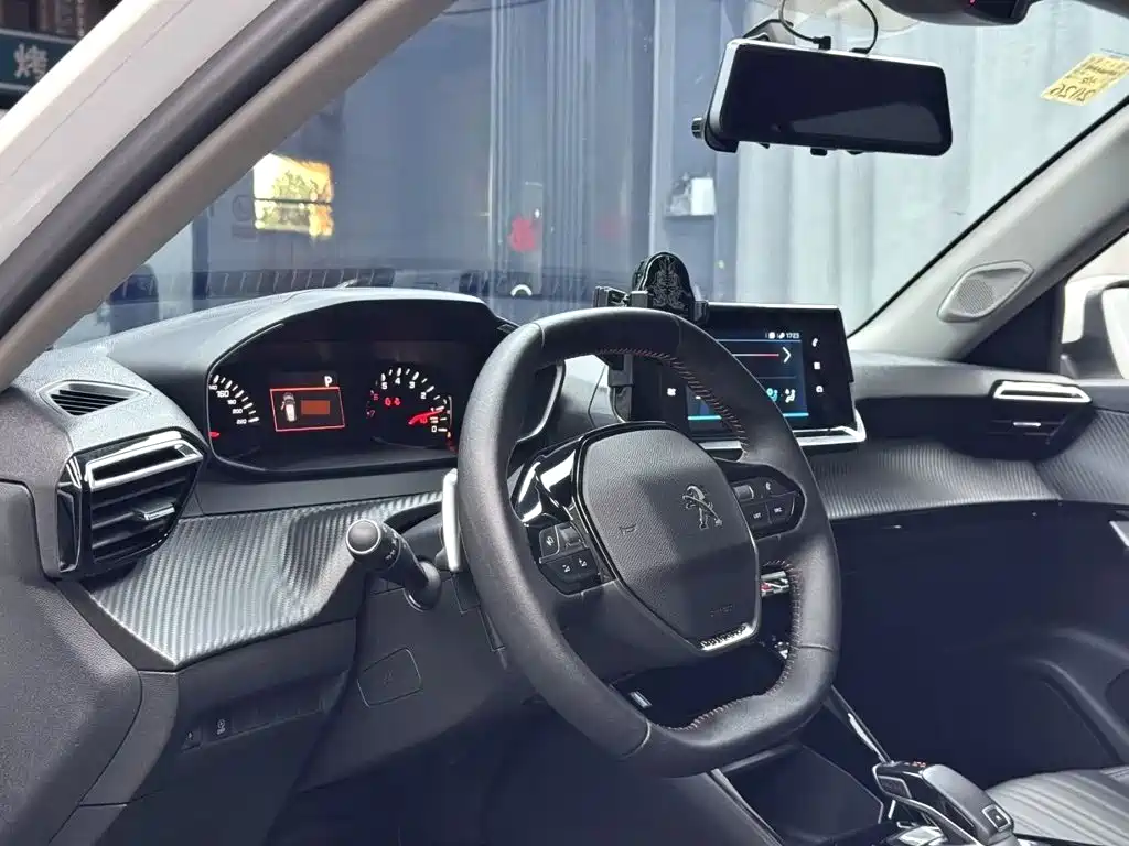 Photo 5 - Peugeot 2008