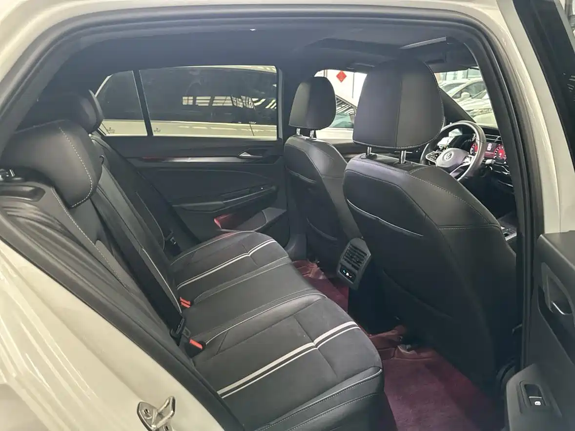 Volkswagen Golf 2023 280TSI DSG R-Line Lite фото 11