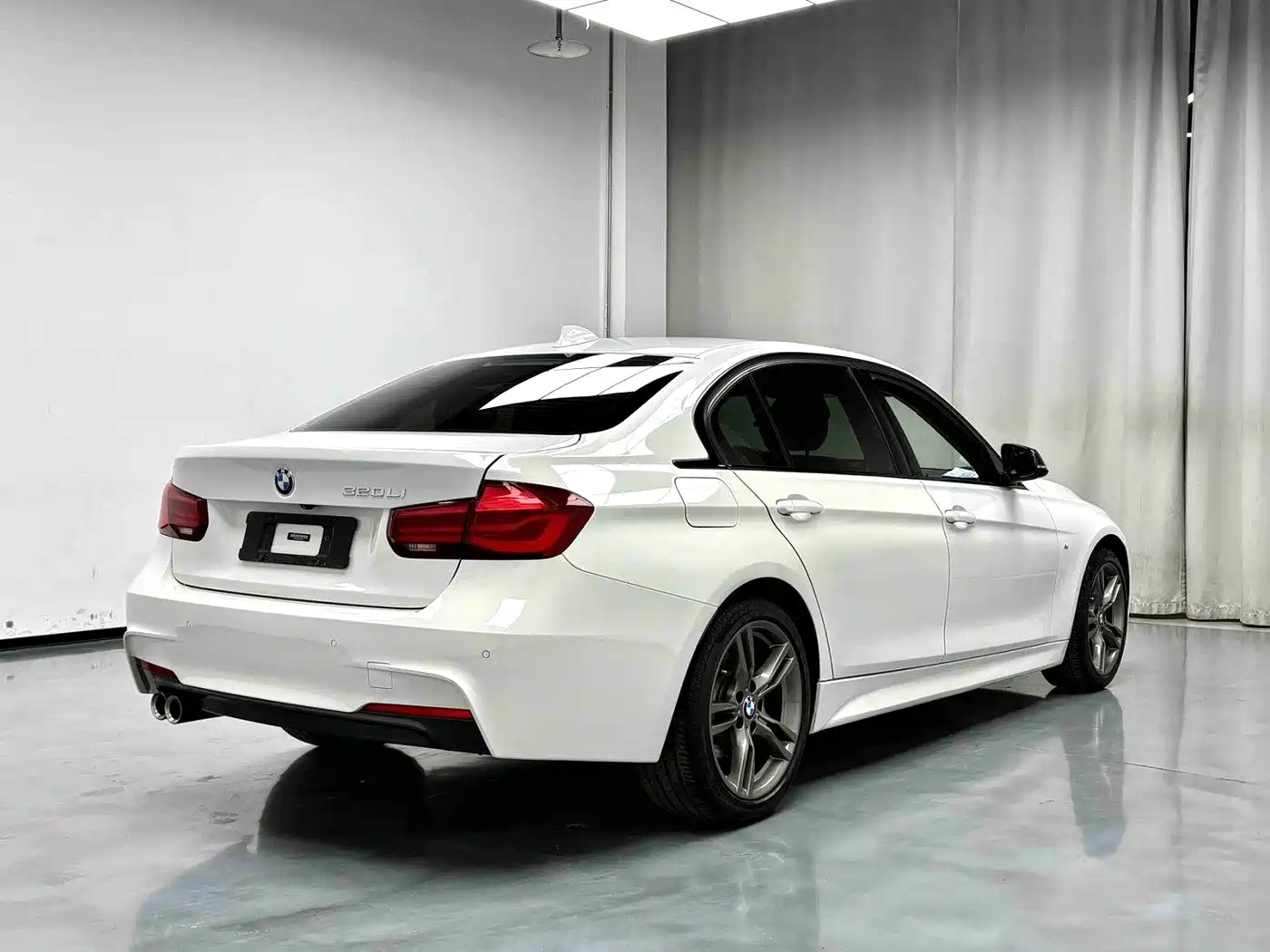 BMW 3 Series 2018 320Li M Sport Black Night Edition фото 8
