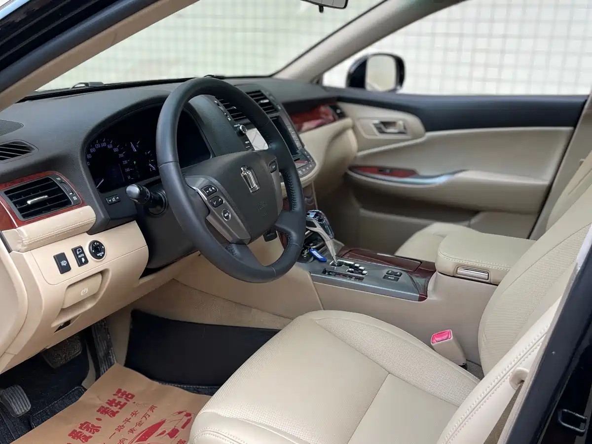 Toyota Crown 2012 2.5L Royal Leather Edition фото 7
