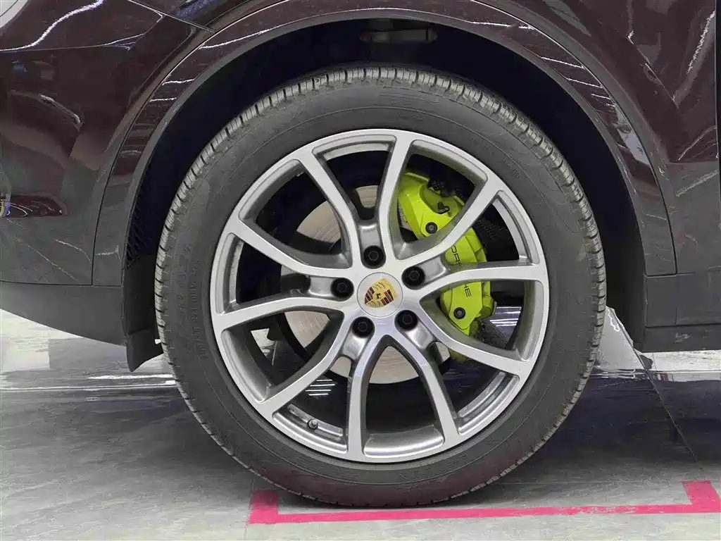 Porsche Cayenne New Energy 2023 Cayenne E-Hybrid 2.0T Platinum Edition фото 4