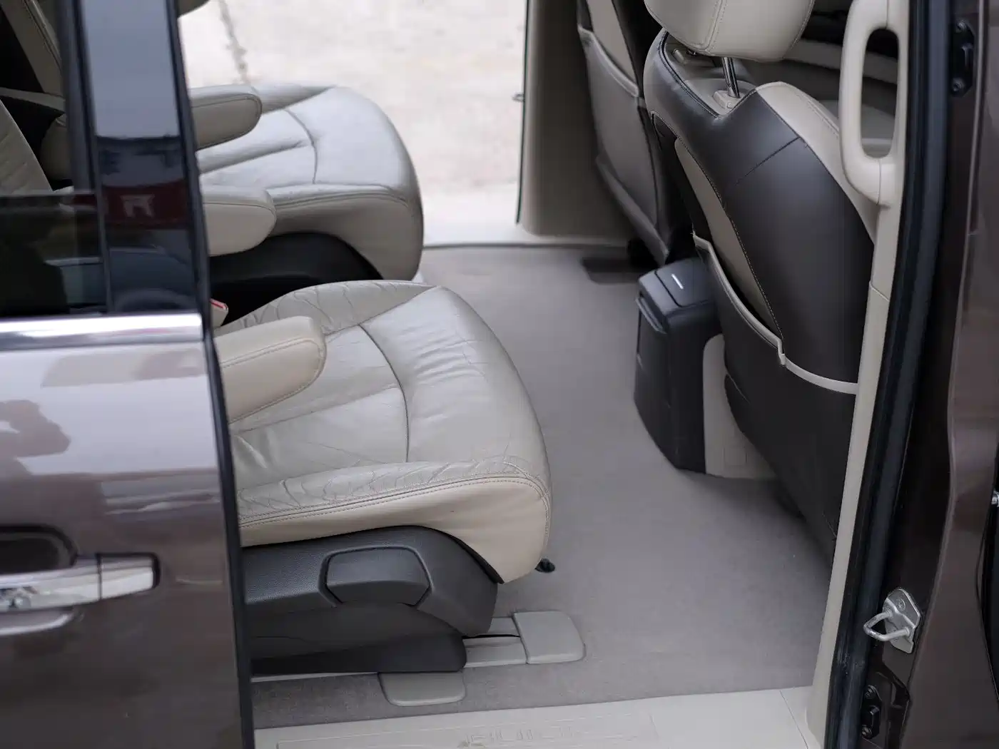 Buick GL8 2013 2.4L LT Luxury Business Executive Edition фото 35
