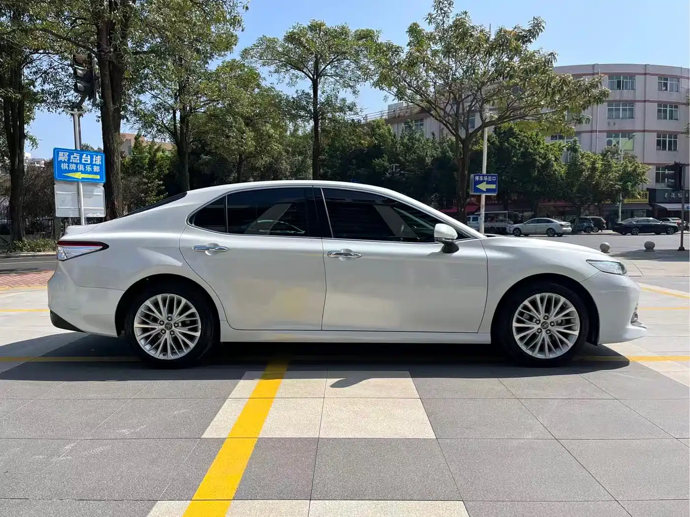 Toyota Camry 2019 2.5G Luxury Edition China VI фото 7