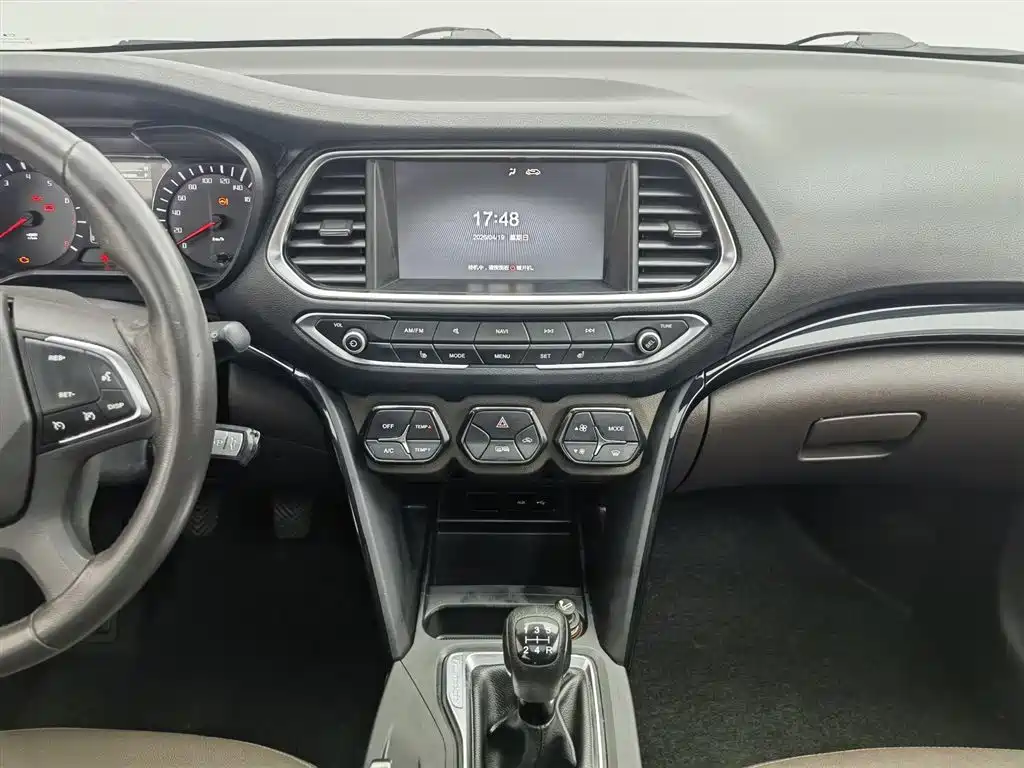 GAC Trumpchi Trumpchi GS4 2017 235T G-DCT 2WD Luxury фото 12