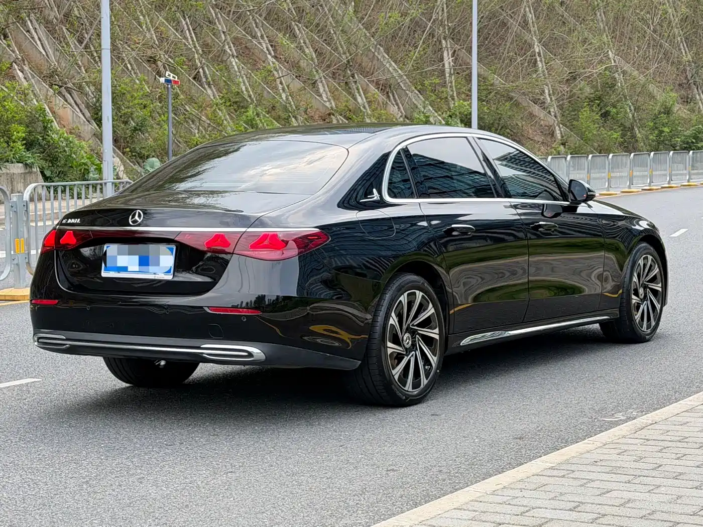 Mercedes-Benz E-Class 2024 Model E 300 L Luxury фото 4