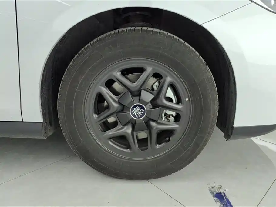BYD Qin PLUS 2025 DM-i Smart Drive 55KM Leader фото 6