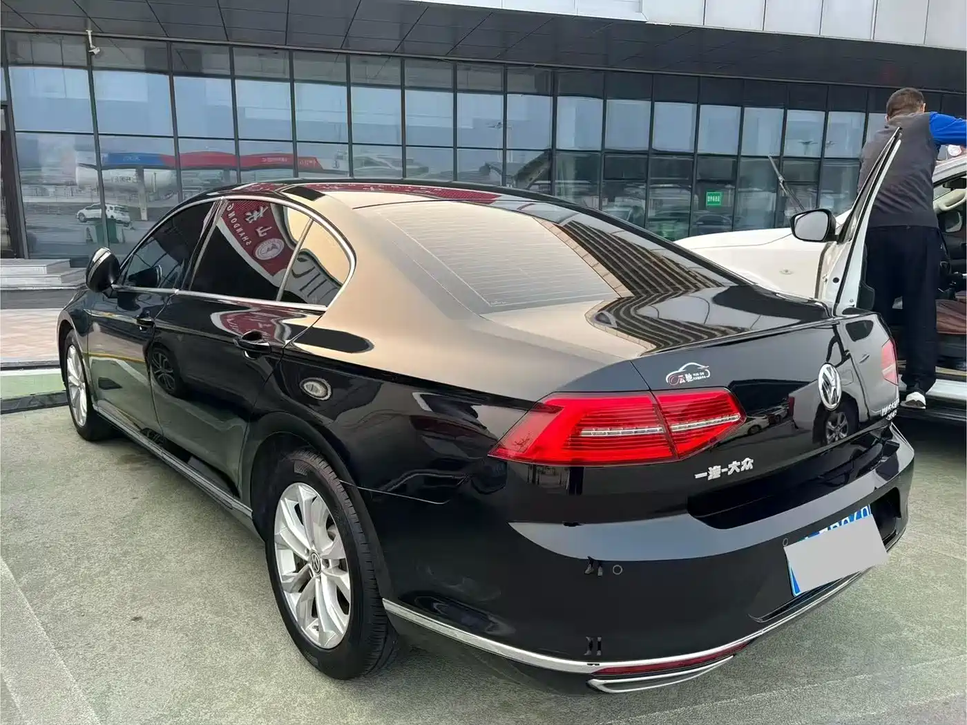 Volkswagen Magotan 2018 Facelift 330TSI DSG Luxury фото 8