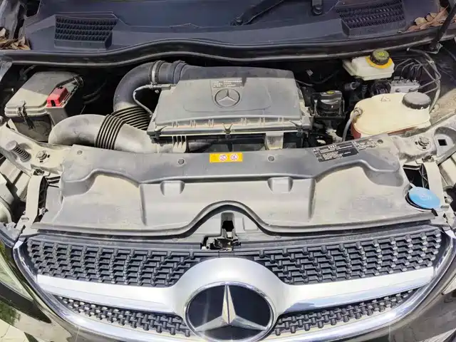 Mercedes-Benz V-Class 2020 Model V 260 L Long Wheelbase Luxury — фото 3