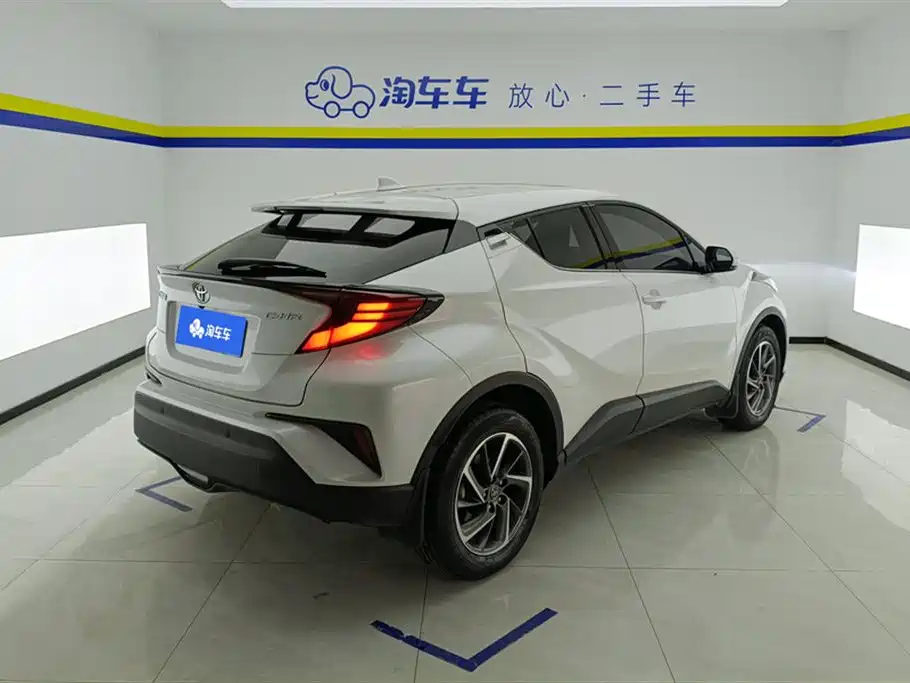 Toyota C-HR 2021 2.0L Luxury Edition фото 3