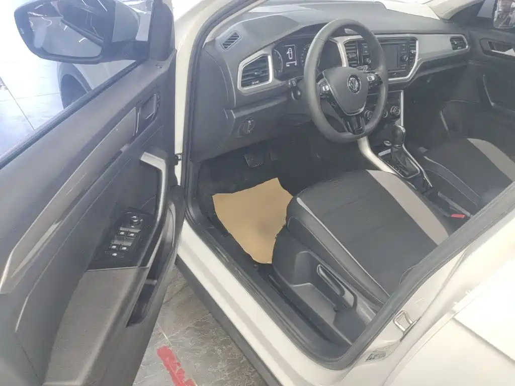 VOLKSWAGEN T-ROC EXPLORING SONGS