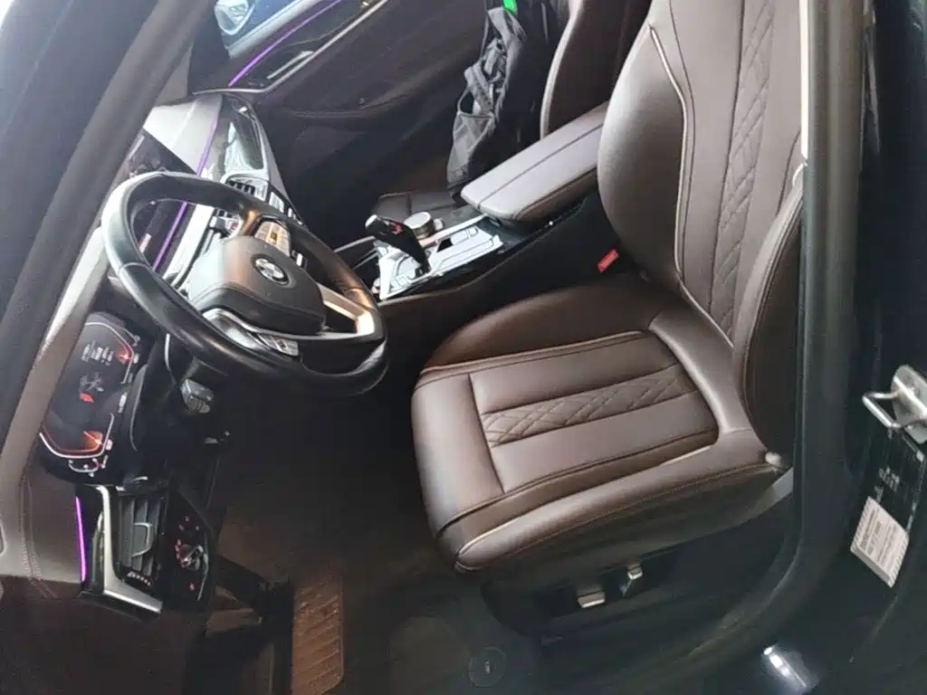 صورة 15 - BMW 5 Series