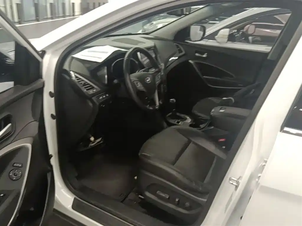 Hyundai Santa Fe 2015 2.4L Automatic 4WD Smart 5-seater фото 23