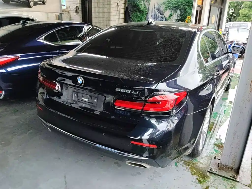 صورة 7 - BMW 5 Series