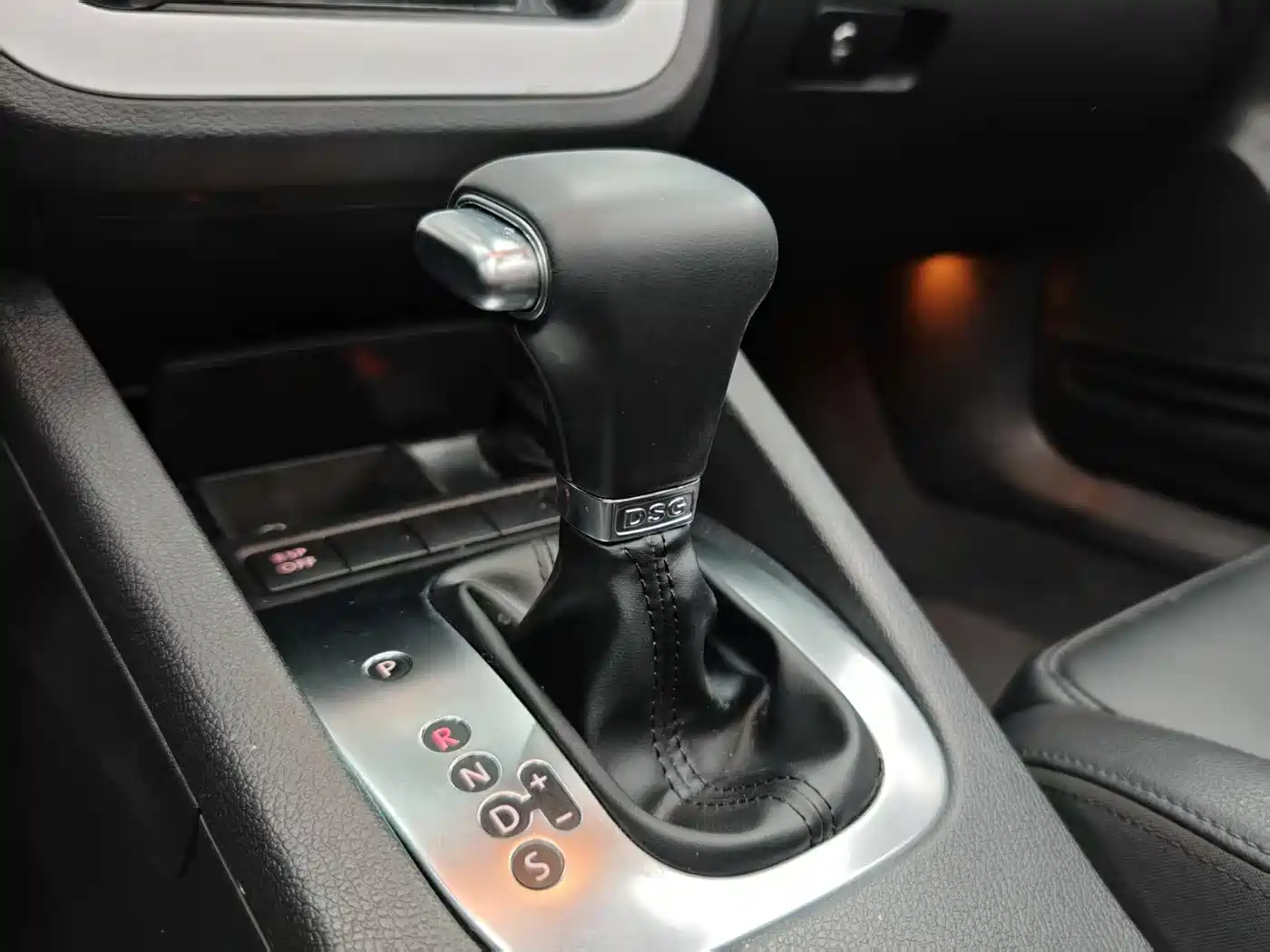 Volkswagen Eos 2010 2.0TSI DSG Luxury фото 22