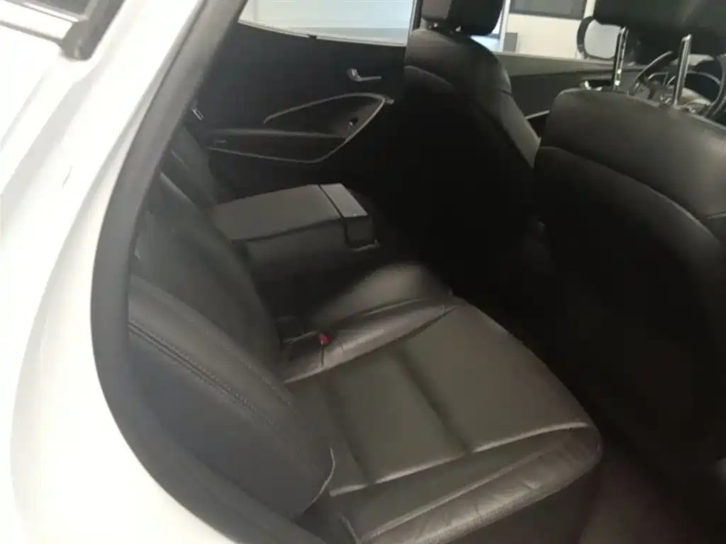 Hyundai Santa Fe 2015 2.4L Automatic 4WD Smart 5-seater фото 24