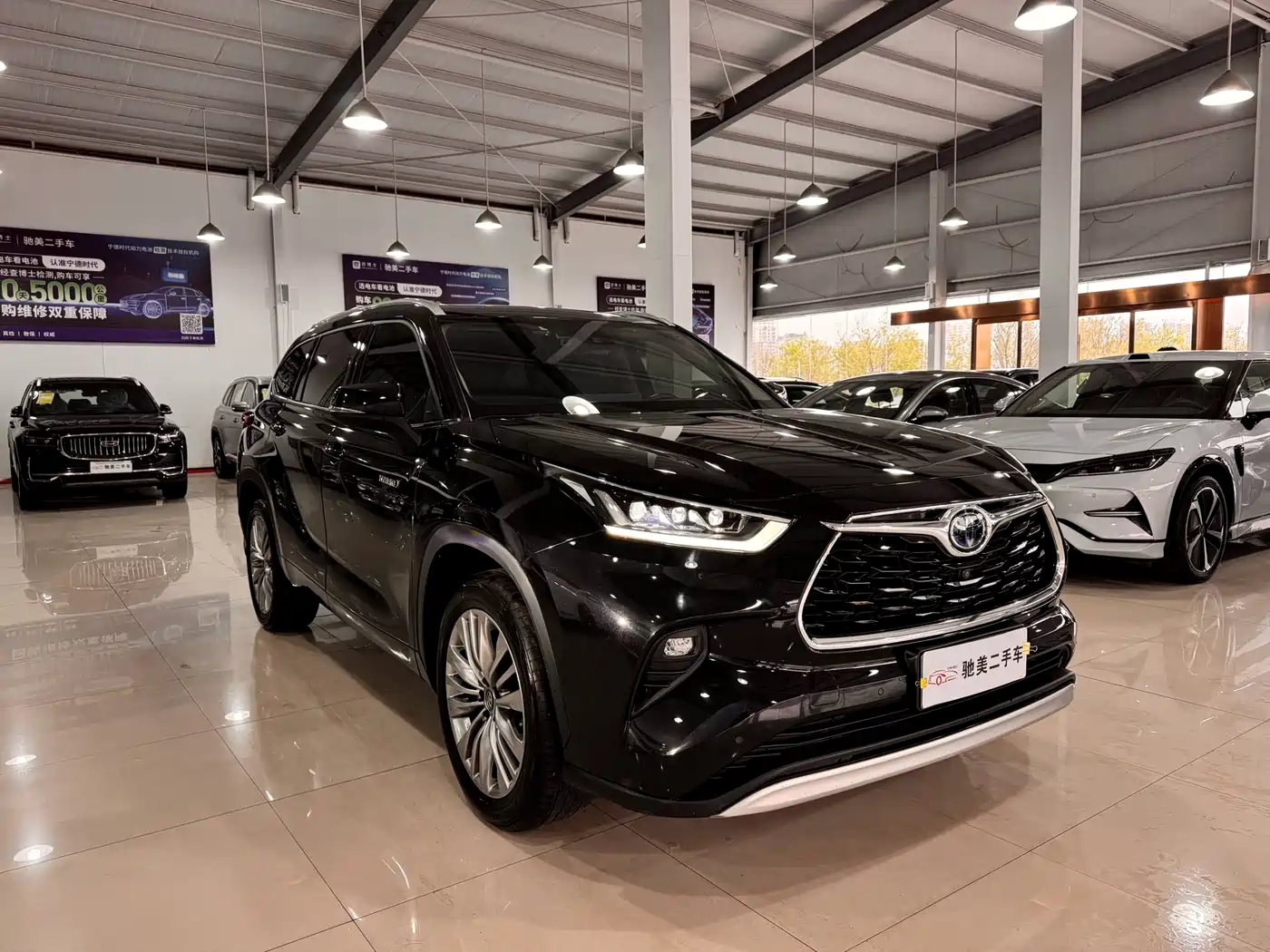 Toyota Highlander 2023 2.5L Smart Hybrid Dual Engine AWD Ultimate 7-Seater фото 3