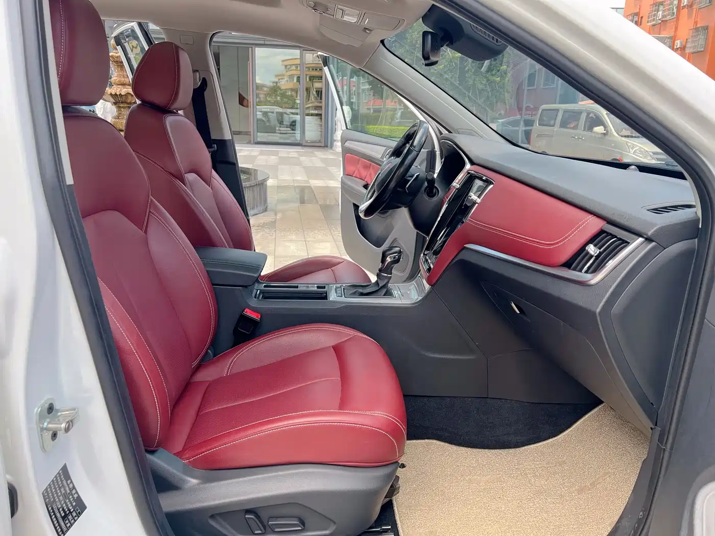 Фото 9 - Roewe RX5