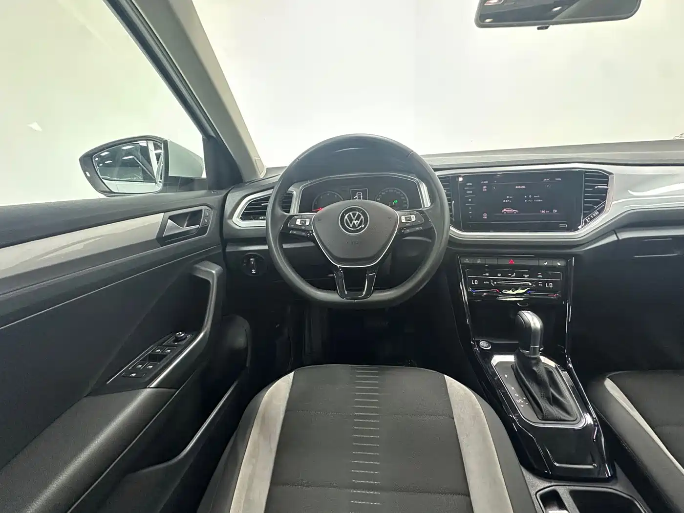 Volkswagen T-Roc, миниатюра 11