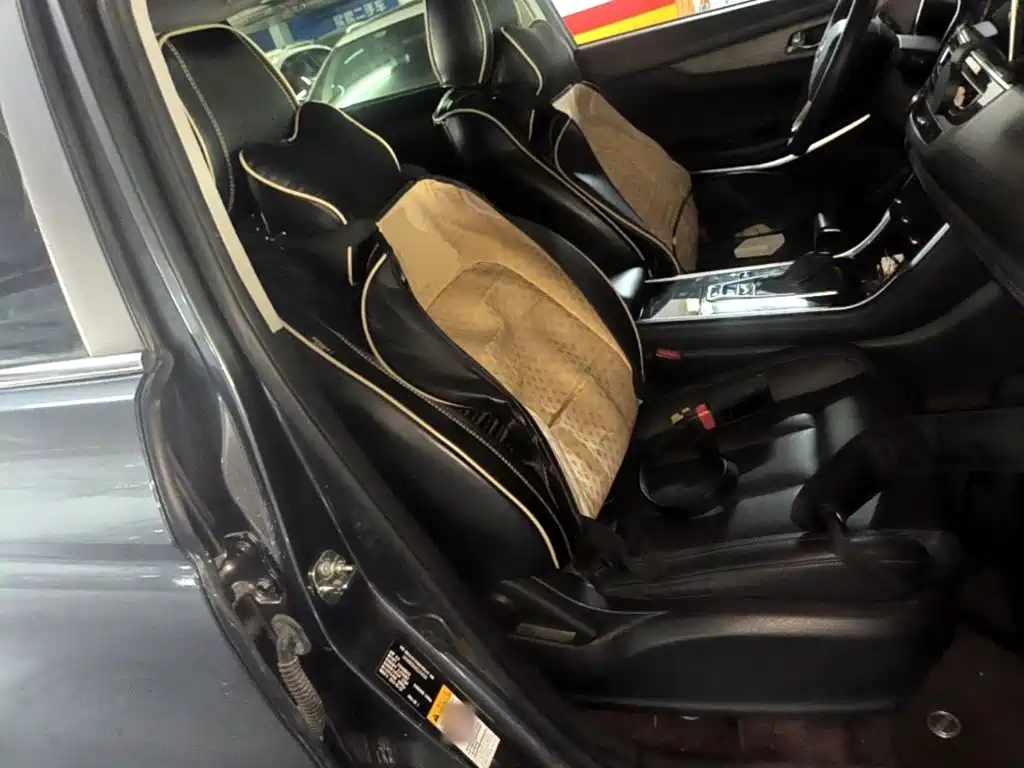Фото 25 - Changan CS75