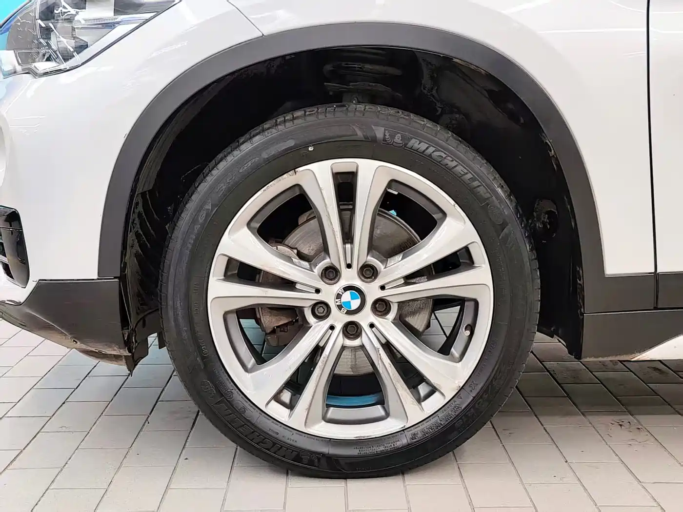 BMW X1 2018 sDrive18Li Premium Model фото 4