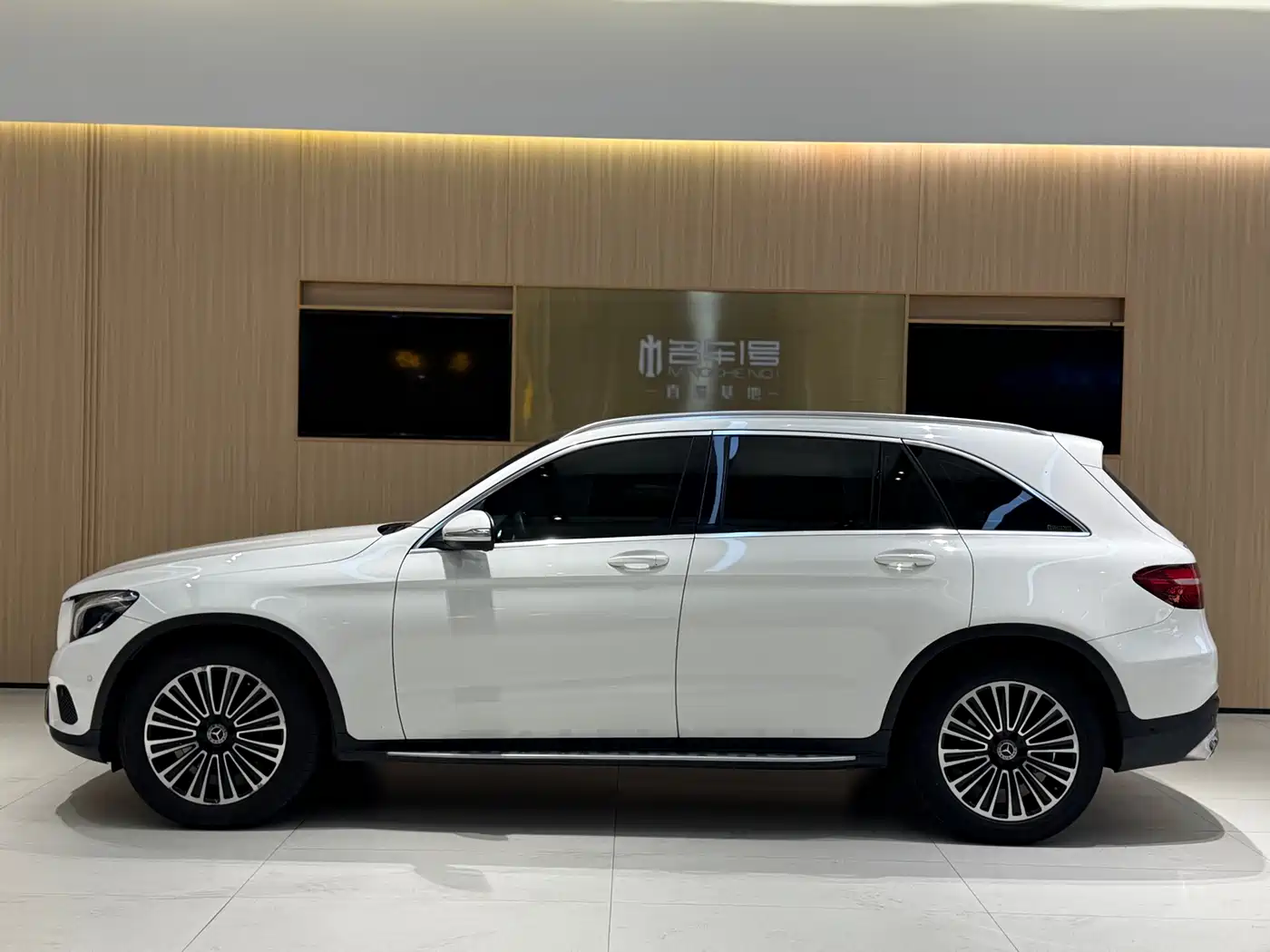 Mercedes-Benz GLC 2019 Model GLC 200 L 4MATIC фото 3