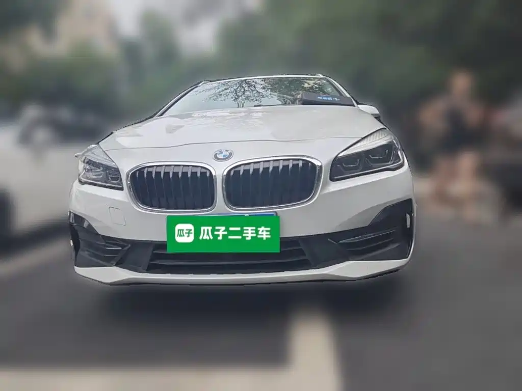 صورة 2 - BMW 2 Series Touring